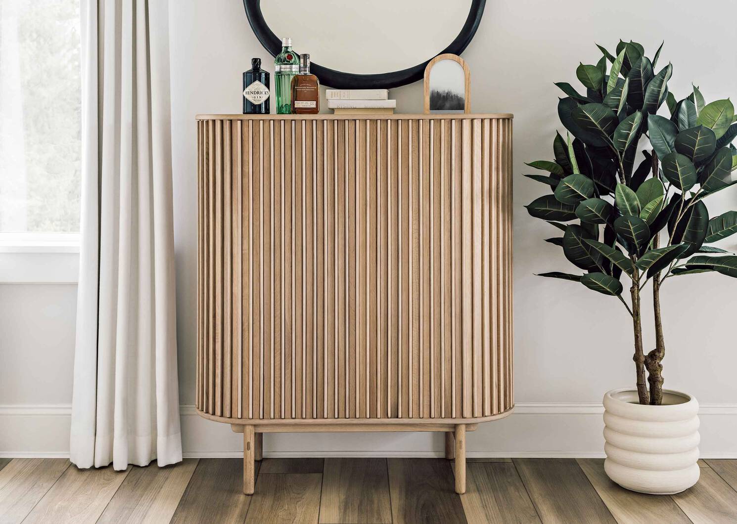 Arnaud Cabinet -Vira Natural