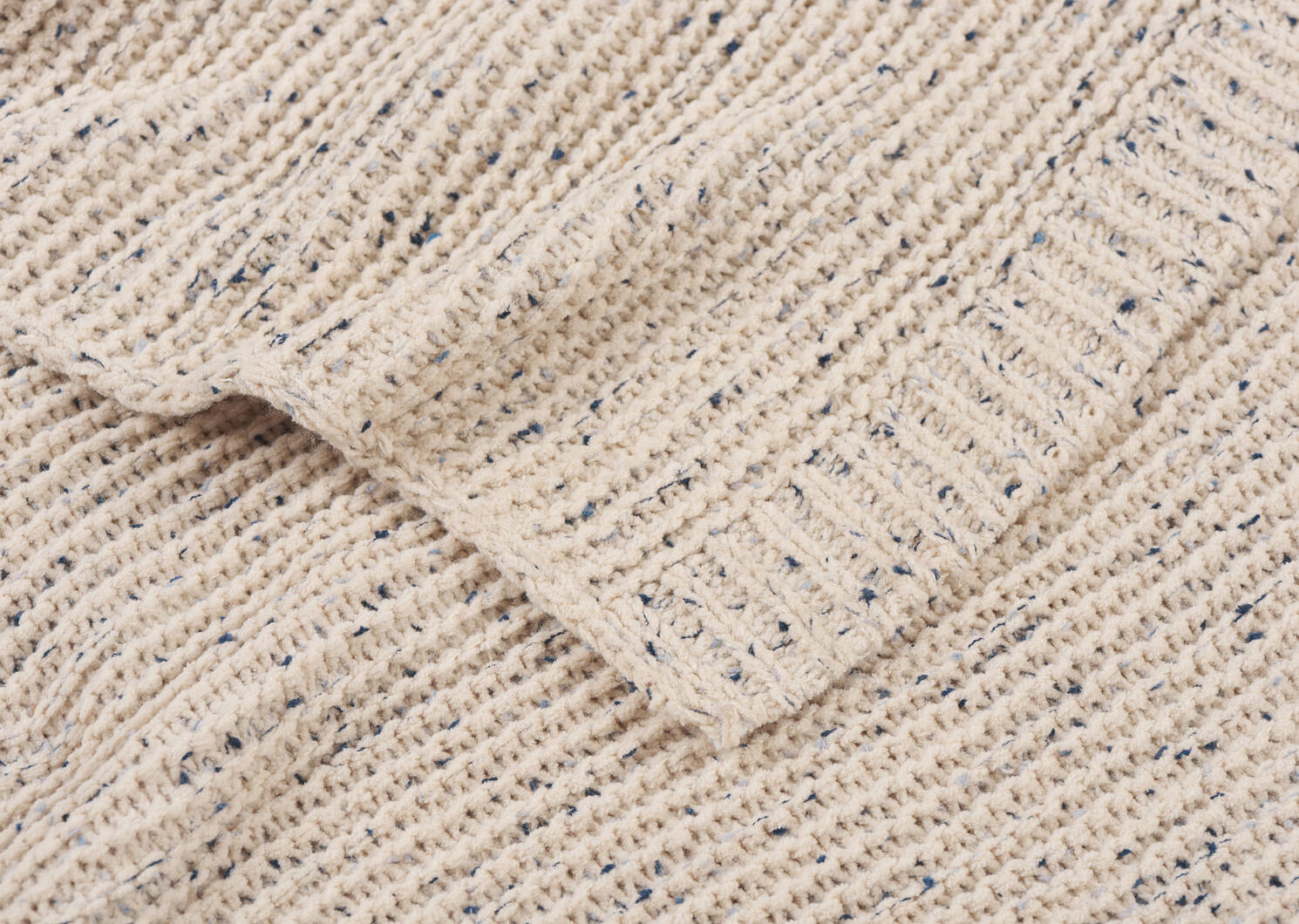 Bishop Throw Sand Multi