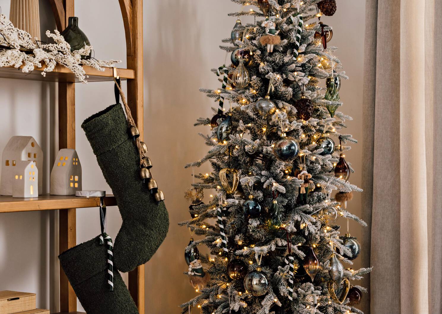 Fenna Ball Ornament