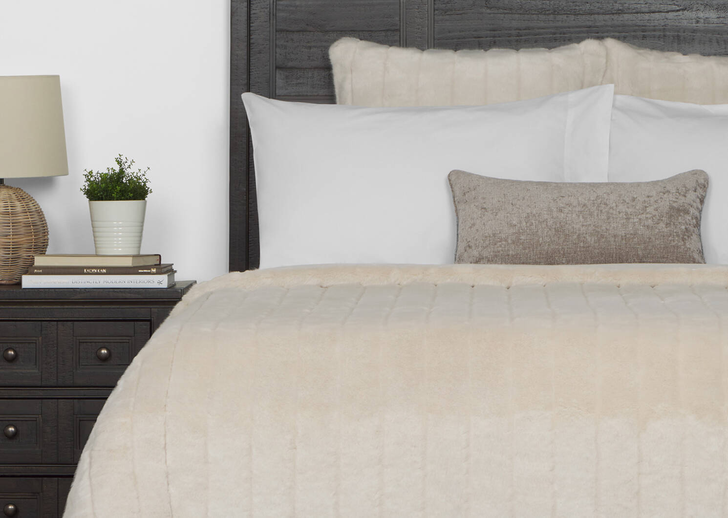 Starlet Faux Fur Bedspread King Oyste