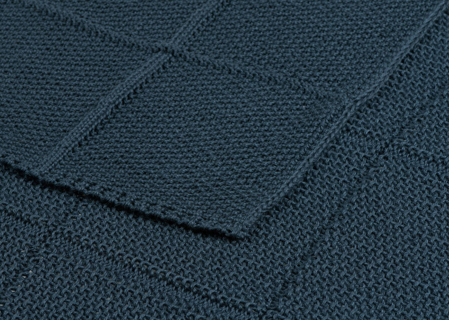 Nicholine Throw Navy