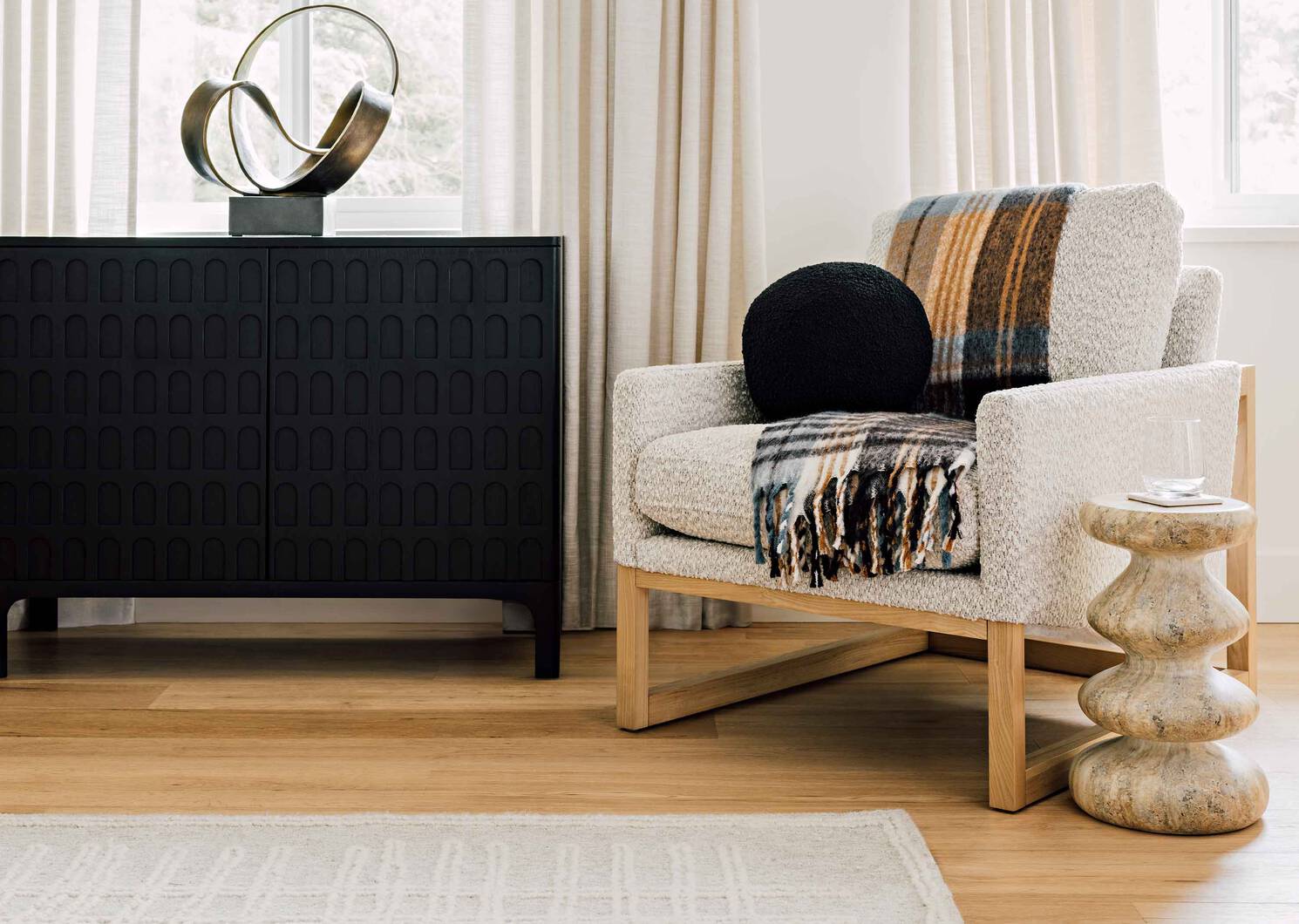 Harriet Boucle Round Pillow Black