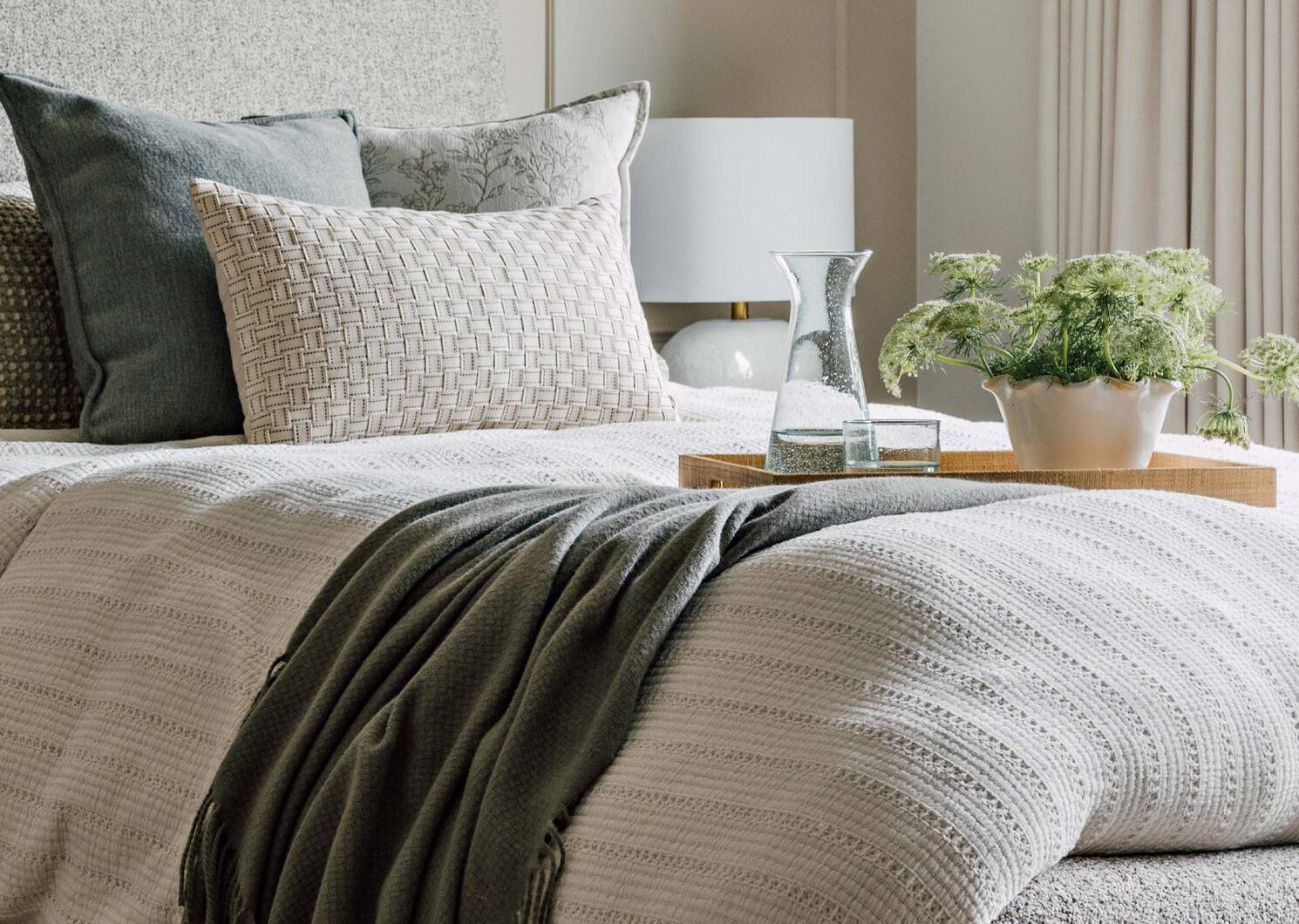 Petit cache-pot Ruffled blanc antique