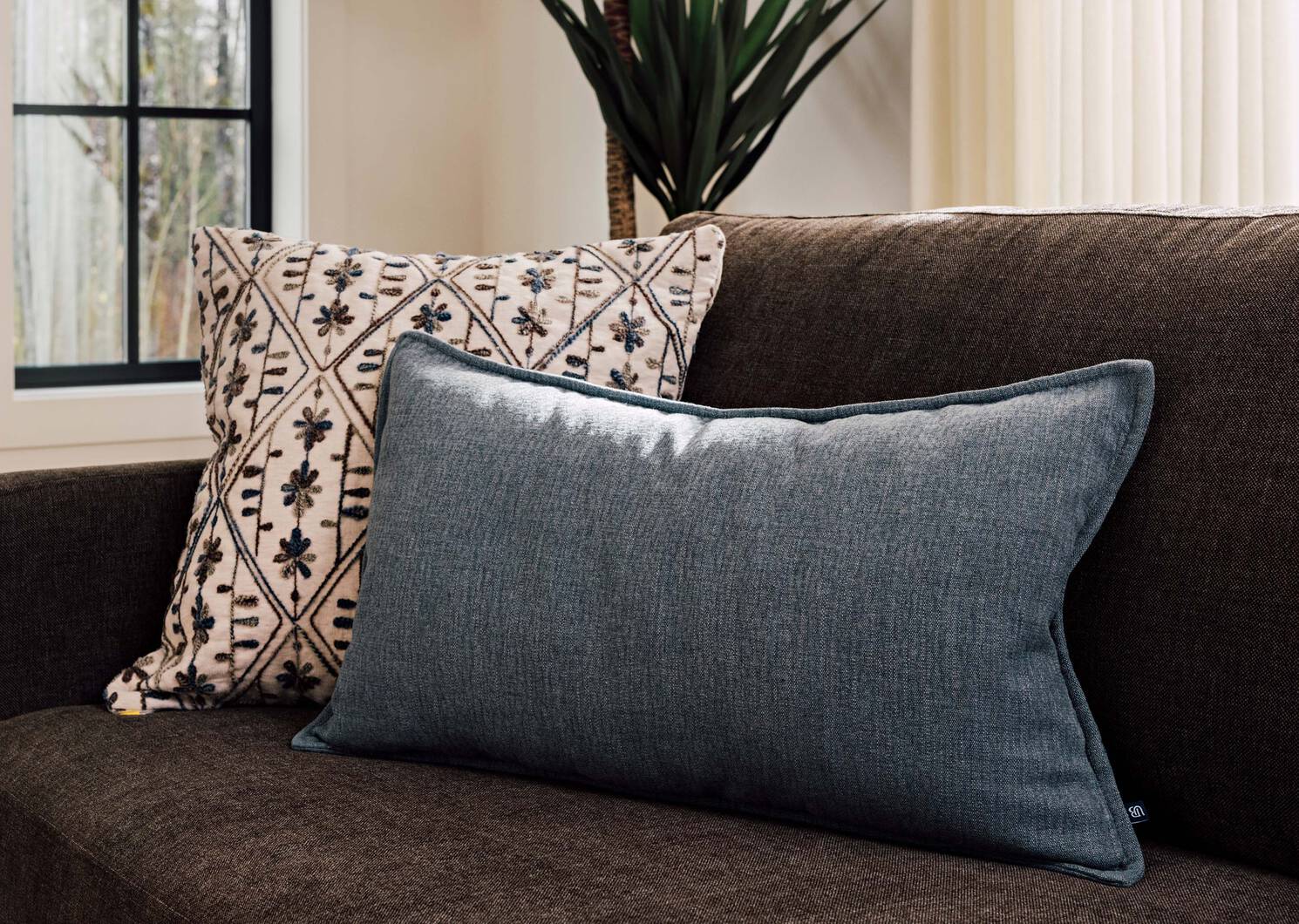 Aliz Embroidered Pillow 20x20 Iv/Multi