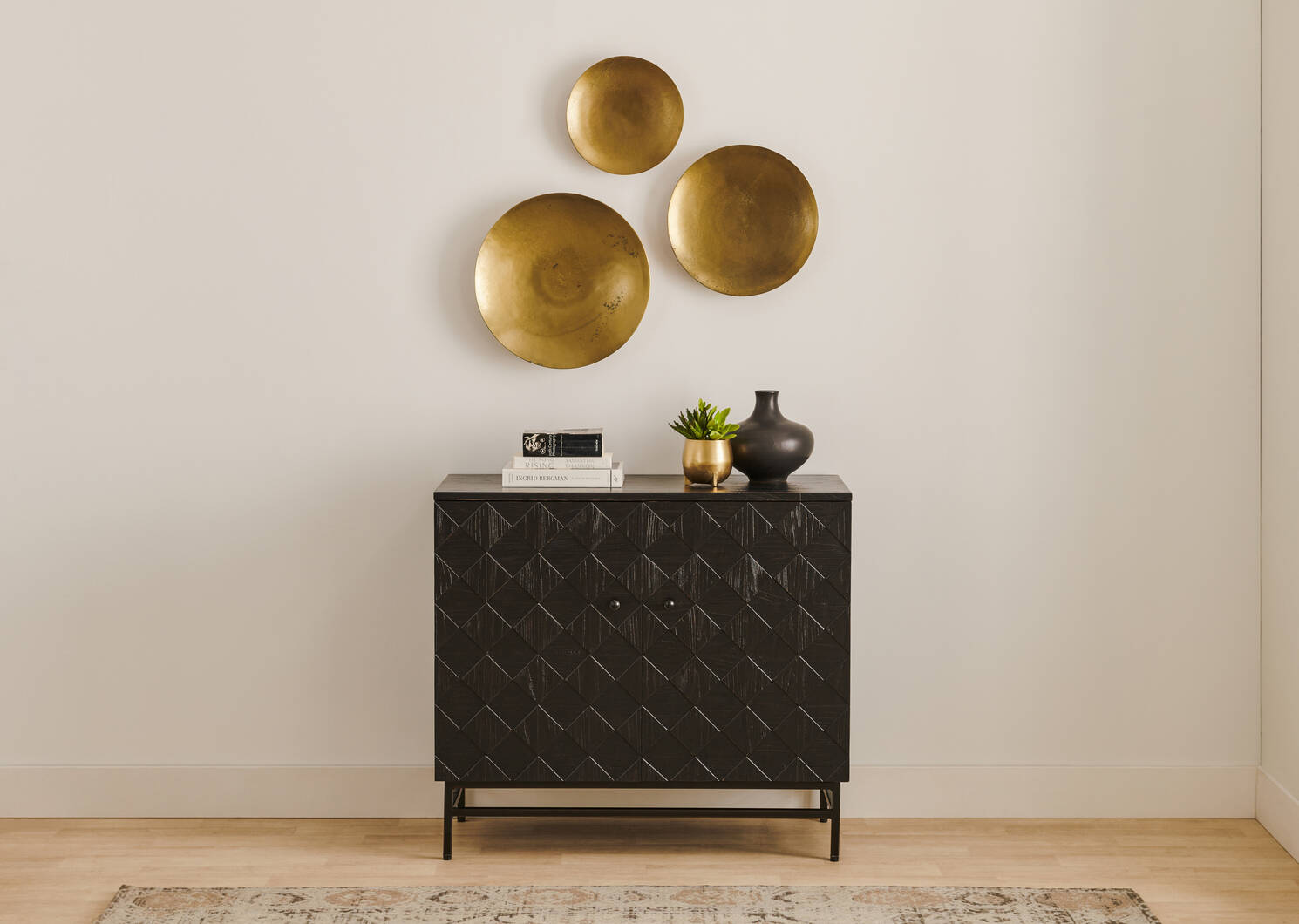 Mora Wall Accent Small Brass