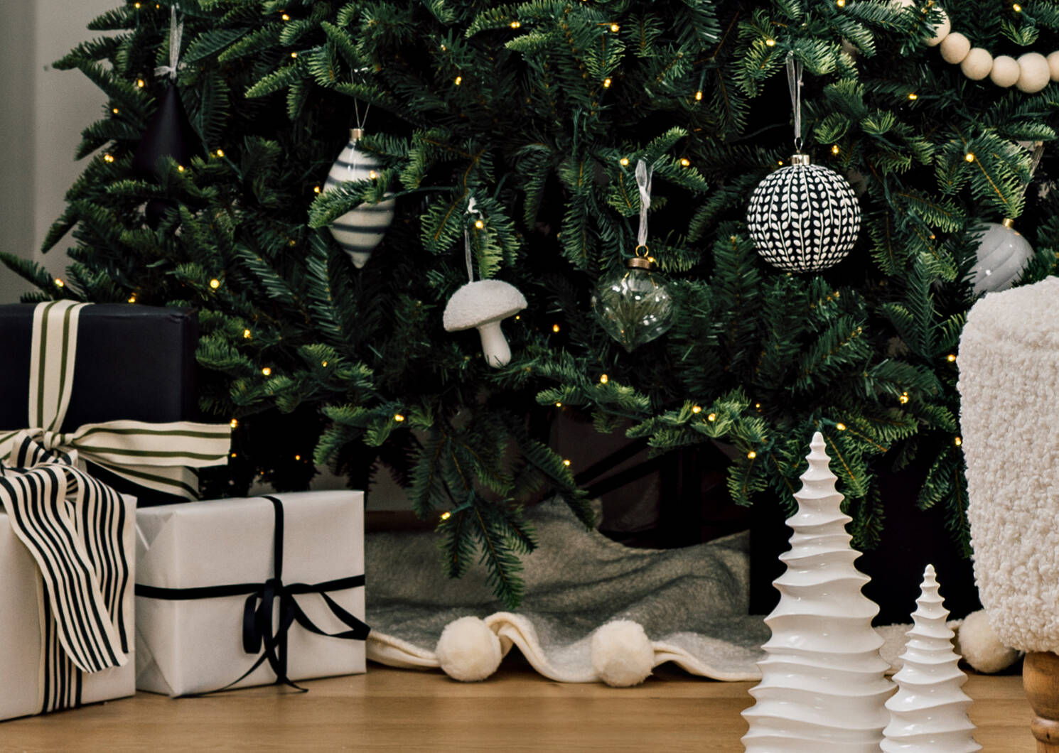 Swirl Holiday Tree Large