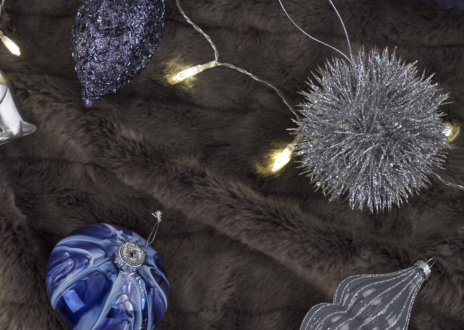 Ornement fleuron Ralitza minuit