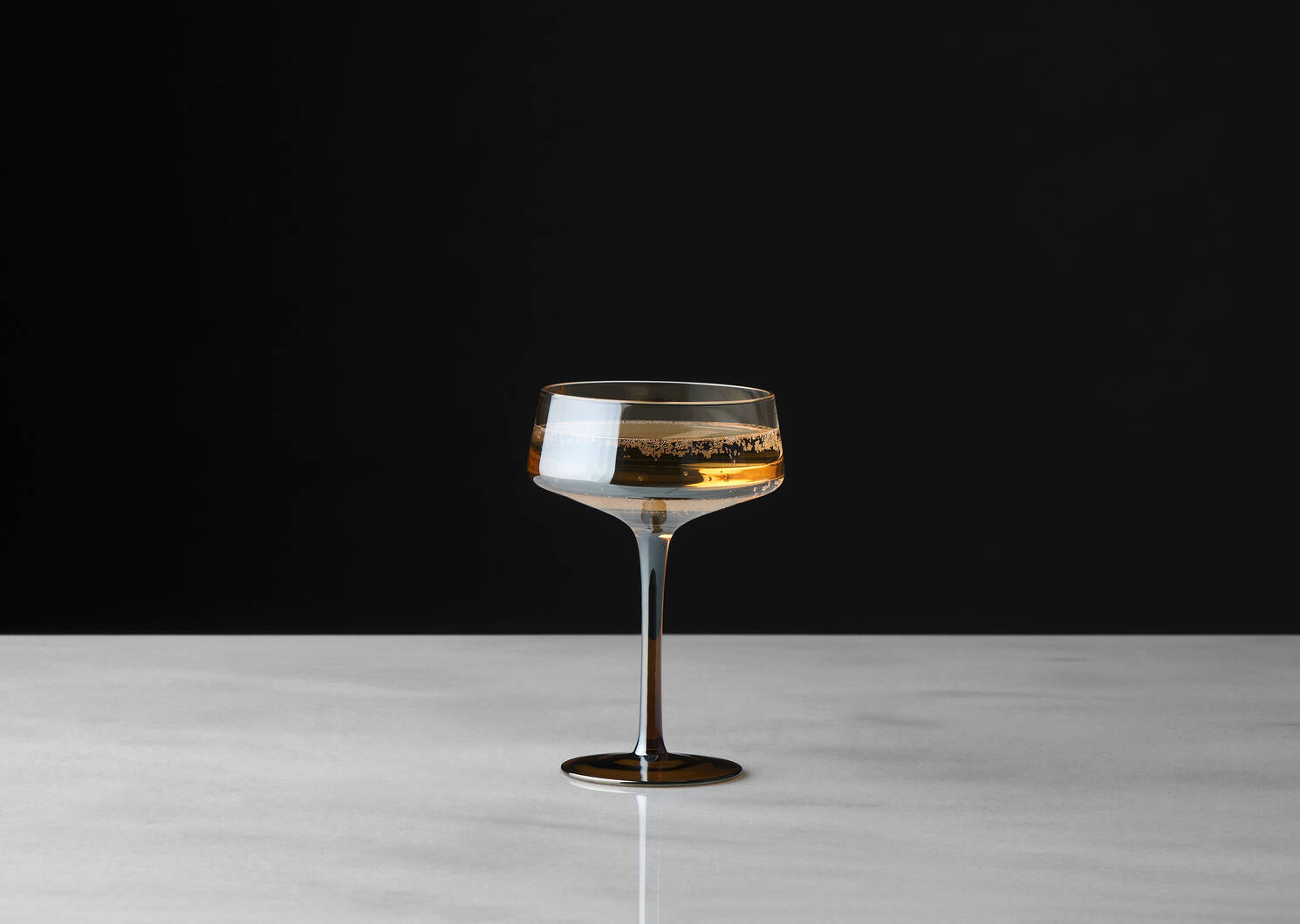 Coupe &agrave; champagne Abie topaze/cognac