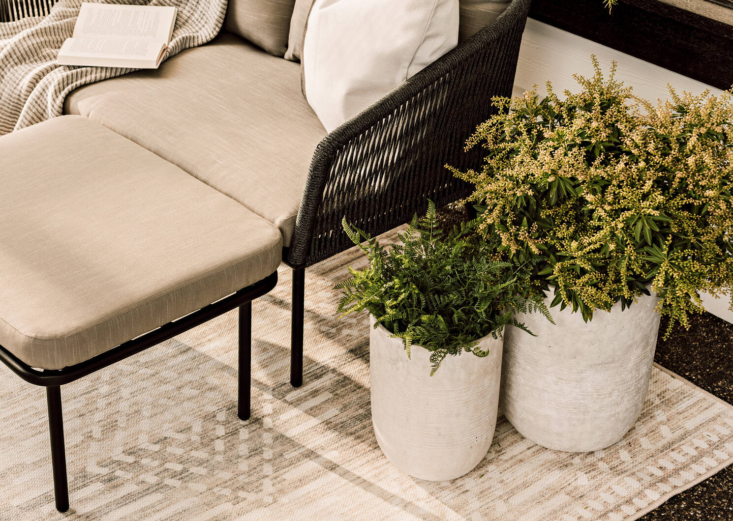 Seela Outdoor Planter Medium