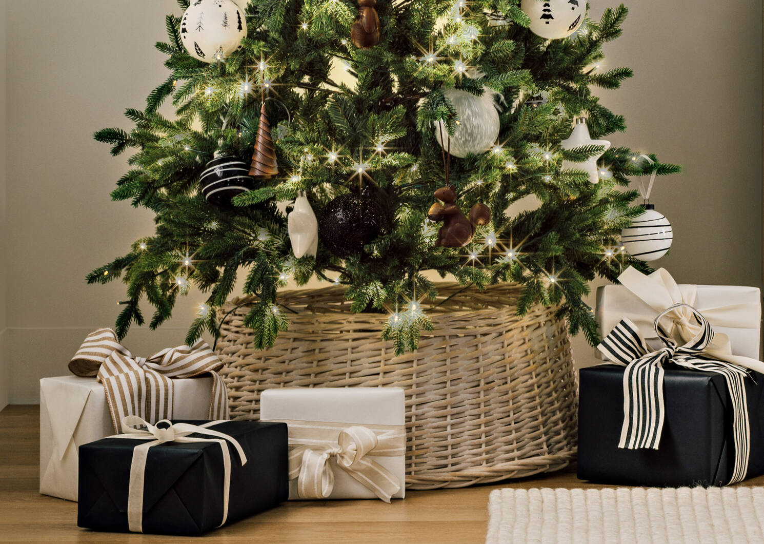Lineo Ball Ornament White