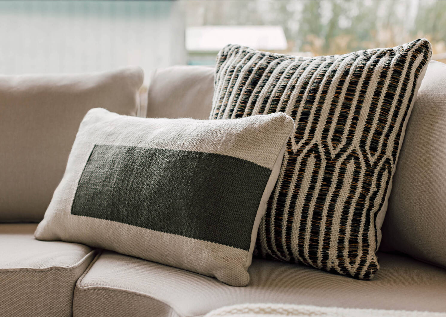 Cruz Outdoor Pillow 14x24 Ivory/Cypre