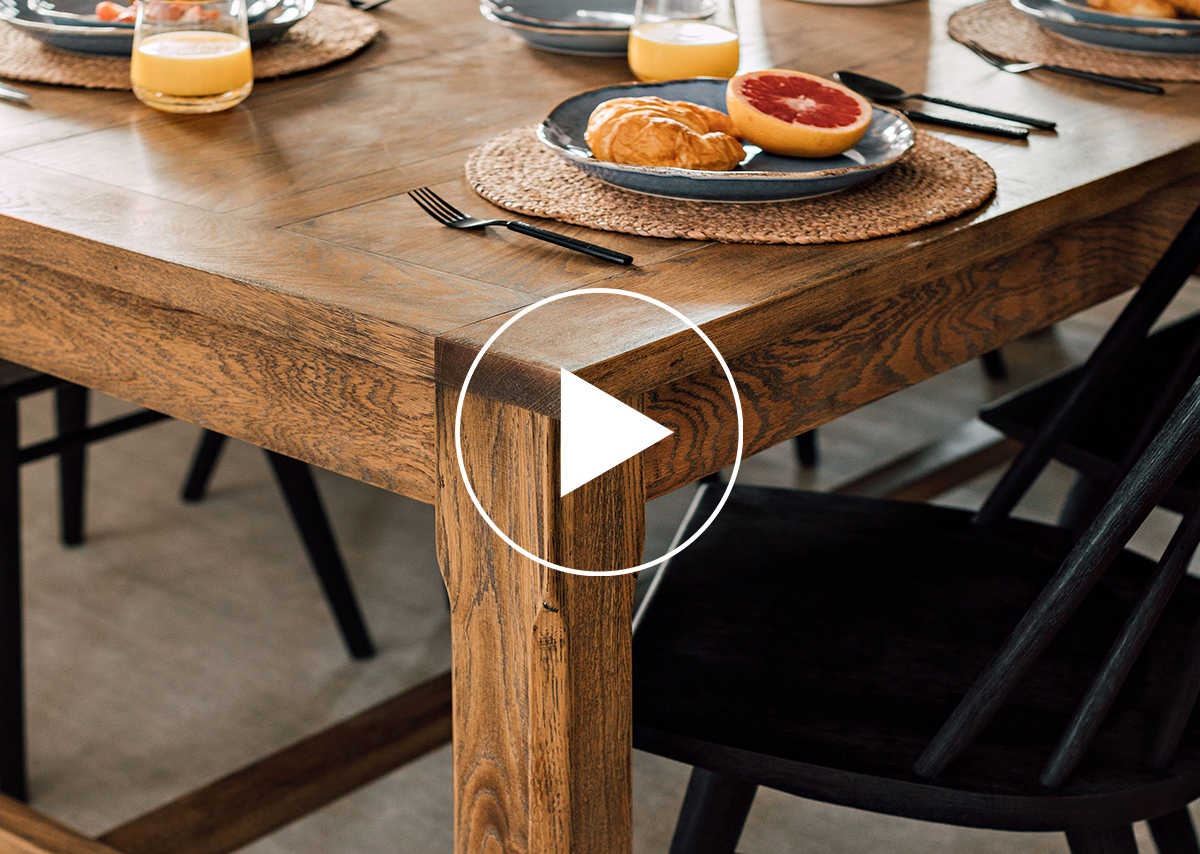 August Ext Dining Table -Jenna Oak