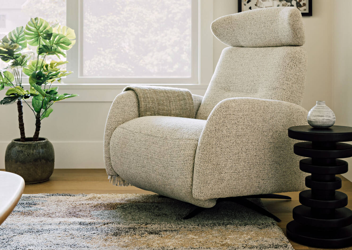 Harris Power Recliner -Yuri Oyster